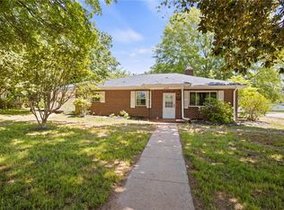 406 N Elm St, Pendleton, SC 29670