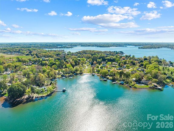 2nd image of 126 Aqua Dr #4