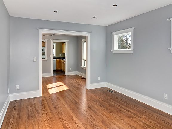 5th image of 119 N Harvard Ave
