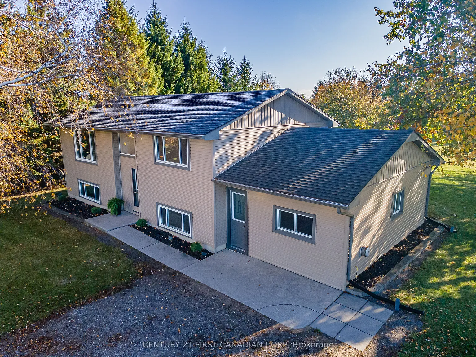 4 bed, $2,800 — Photo 2