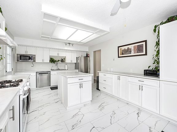 3rd image of 5844 Pleasant Valley Rd