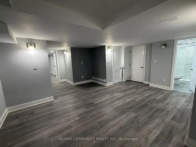 224 Fleetwood Dr #BASEMENT — Photo 13