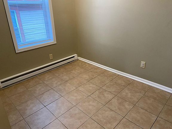 5th image of 608 Romig St APT C