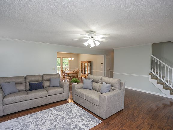 3rd image of 407 Emily Dr