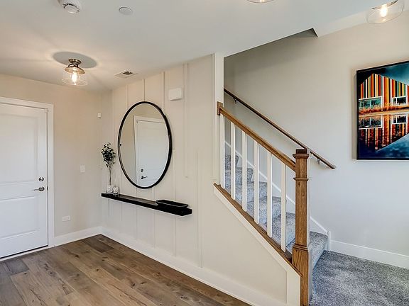 5th image of 1058 E Oakton St