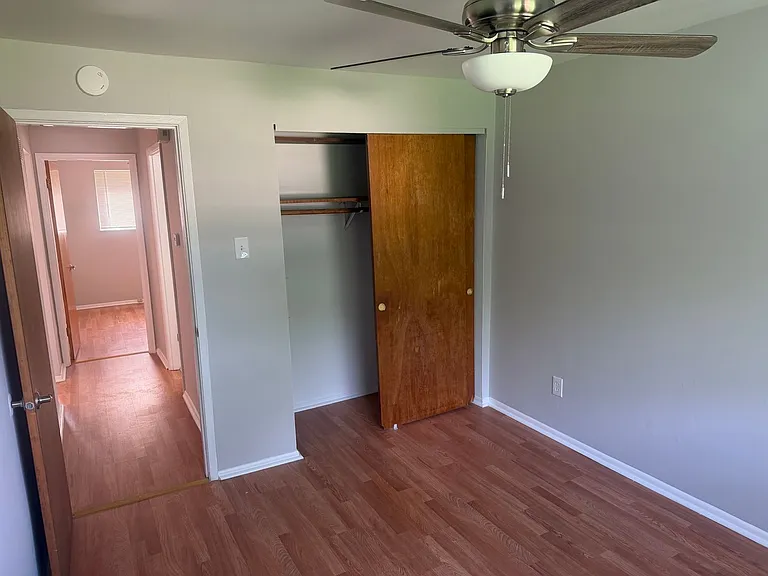 (357) 3961-63 Jane — Photo 7