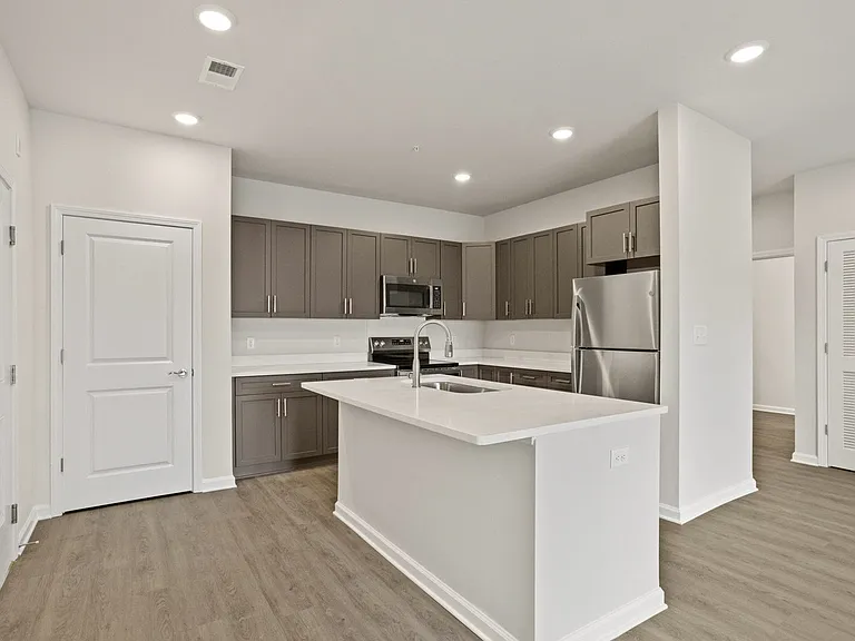 The Grande at Geyser Falls Luxury Apartments — Photo 15