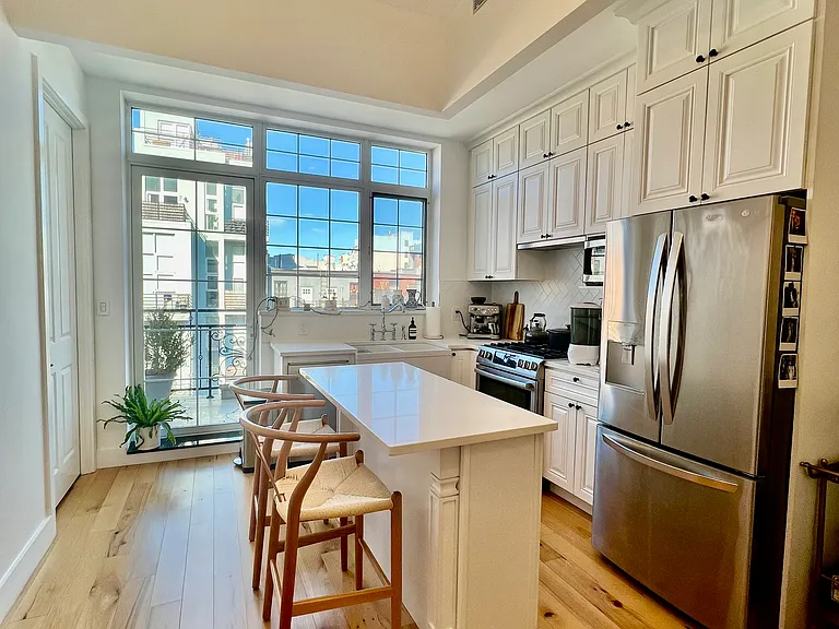 43 Meserole St #4B — Photo 6