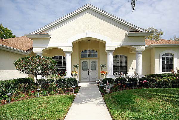 FRONT OF HOUSE