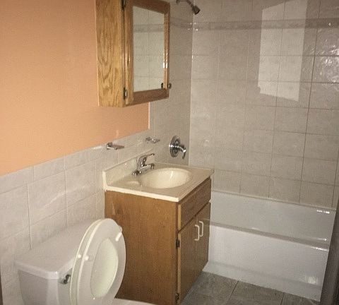 5th image of 7509 S Stewart Ave APT 2A