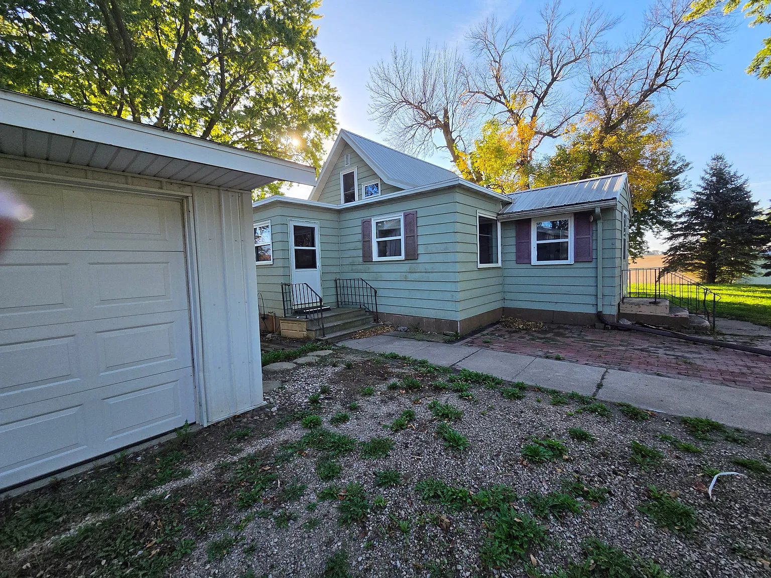 3 bed, 1.5 bath, 1800 sqft, $1,800 — Photo 3