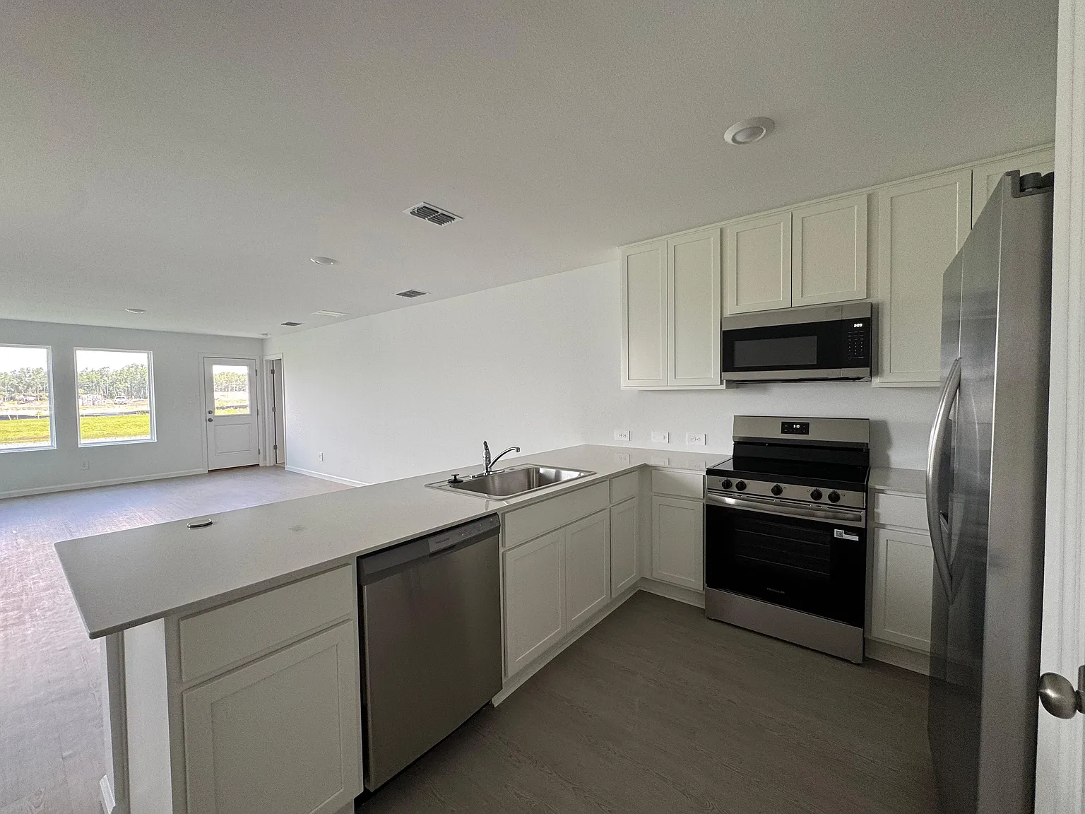 3 bed, 1424 sqft, $2,000 — Photo 4