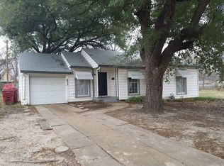 233 E Evans Ave, Bonham, TX 75418