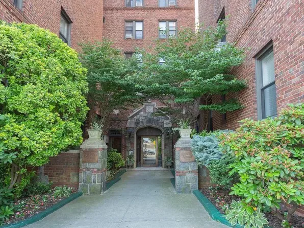 16710 Crocheron Ave APT 6E, Flushing, NY 11358