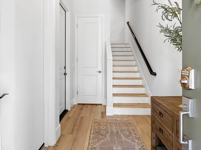 71 Vantis Dr — Photo 31