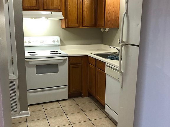 2nd image of 2800 Independence St APT B