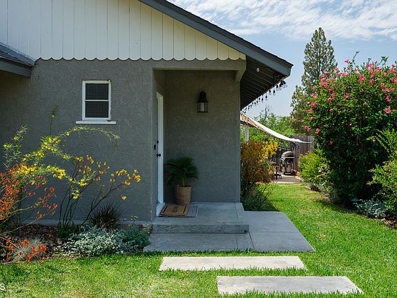 3rd image of 274 W Mariposa St