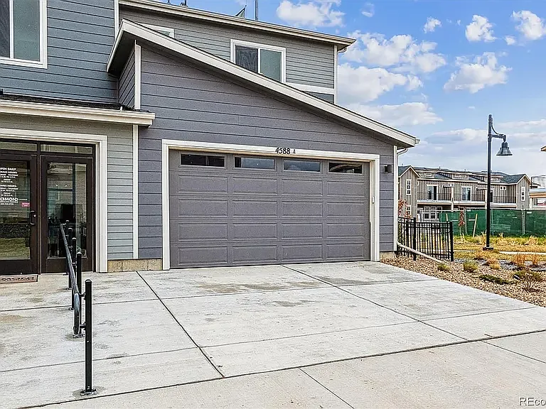 4588 S Versailles Ct #A — Photo 15