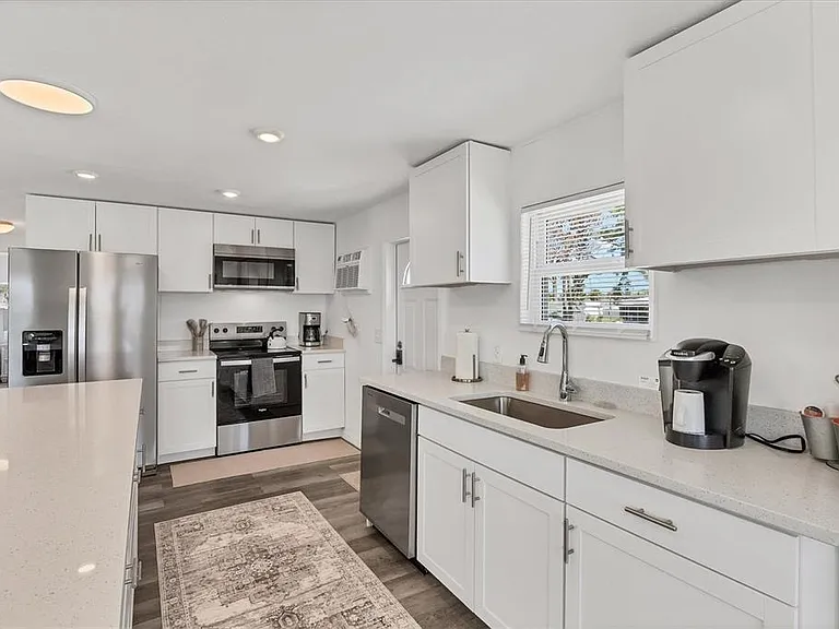3280 Holly Ave — Photo 19
