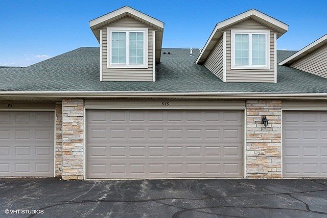 1st floor ranch unit! No Stairs! Completely repainted and move-in ready!