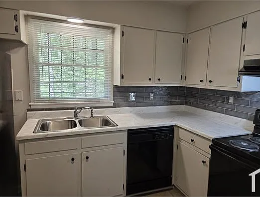 3 bed, 2400 sqft, $2,200 — Photo 4