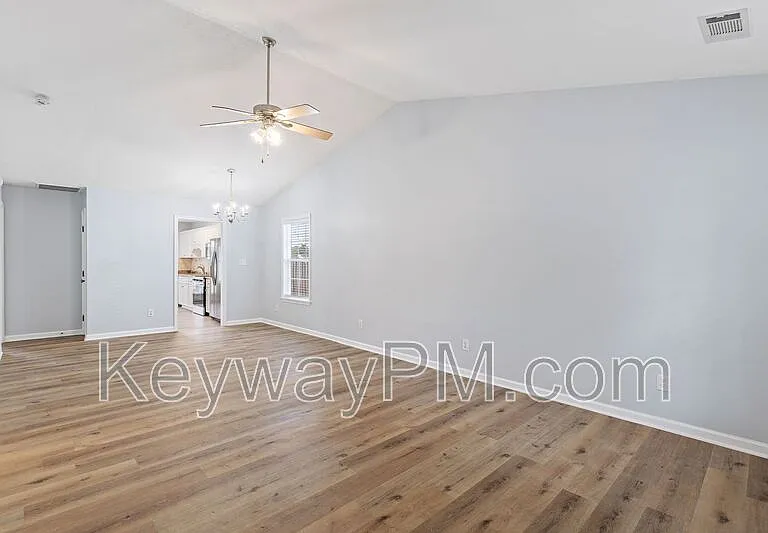1512 Abby Way — Photo 2