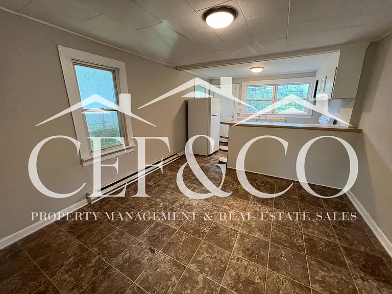 306 Westview Blvd — Photo 3