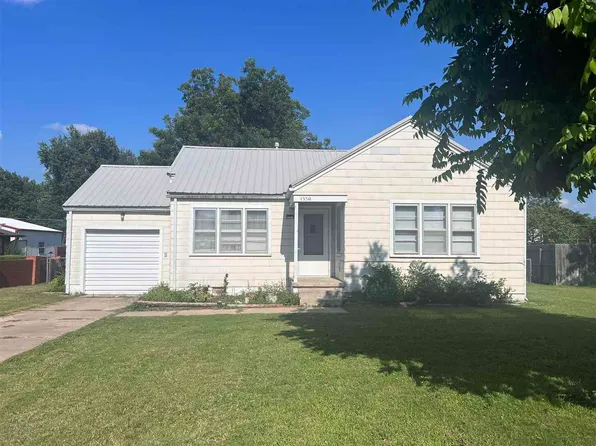 1330 S 2nd St, Blackwell, OK 74631