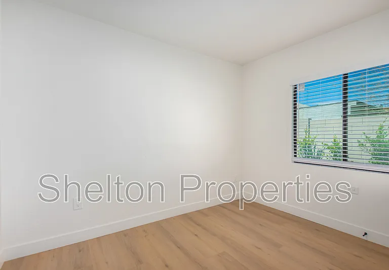 616 N 10th Ave #H — Photo 12