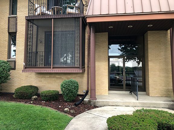 2nd image of 11277 S Roberts Rd APT E