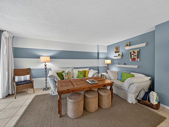5th image of 400 SE 10th Street #211
