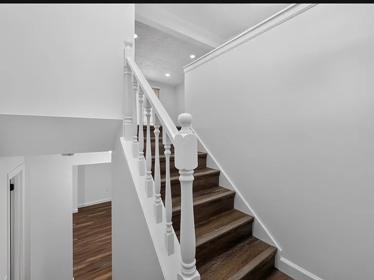 642 Swan Dr — Photo 10