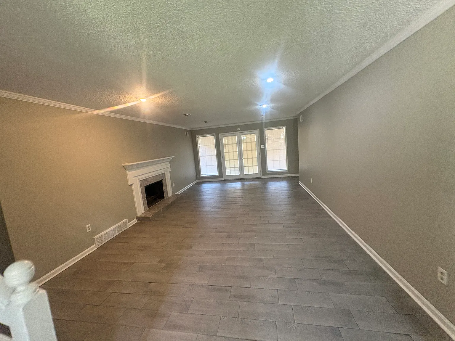 Beautiful 3-Bedroom 2-Bathroom Home + Garage — Photo 4