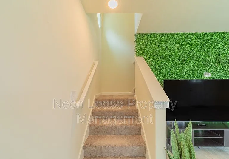 674 N Bedford St — Photo 12