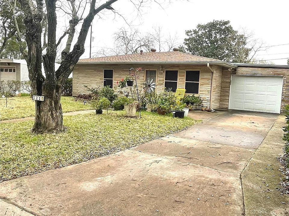 1st image of 121 Albacore Ave