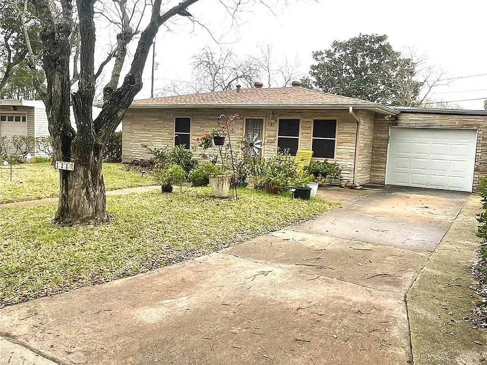 121 Albacore Ave