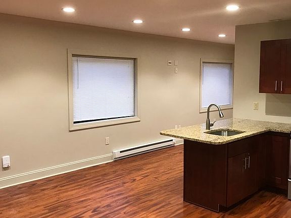 3rd image of 82 Sutton St #11429317