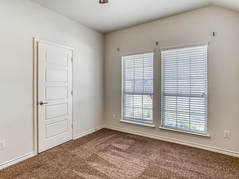 3204 Brazos Dr — Photo 7