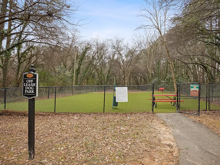 Sumter Square Apartments — Photo 11