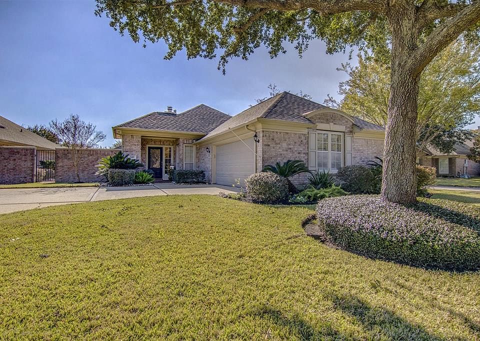 1st image of 2421 Wentworth Oaks Ct