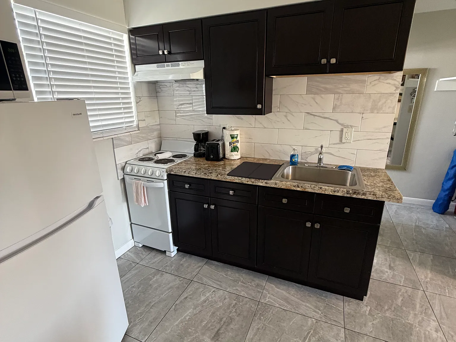 211 SE Park St — Photo 3