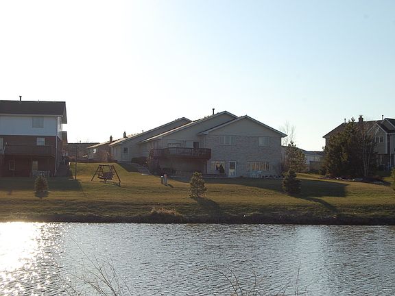 2nd image of 8401 Hollybrook Ln