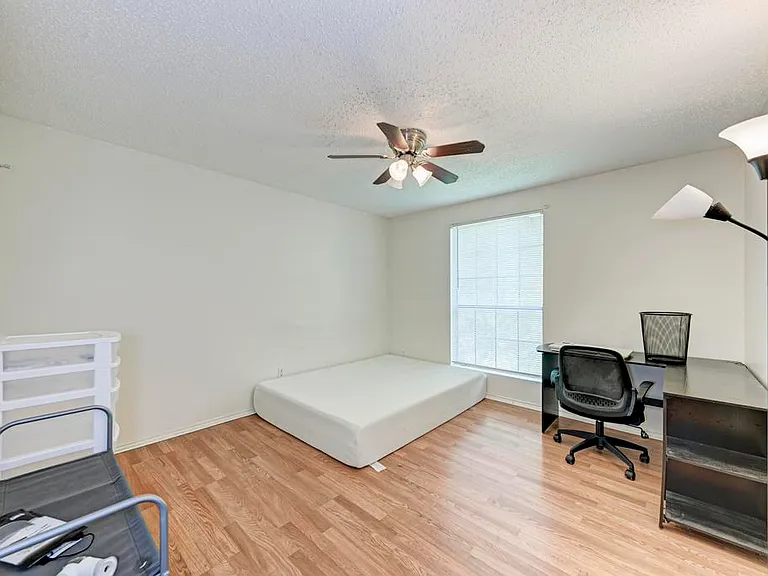 2401 Leon St #300 — Photo 17