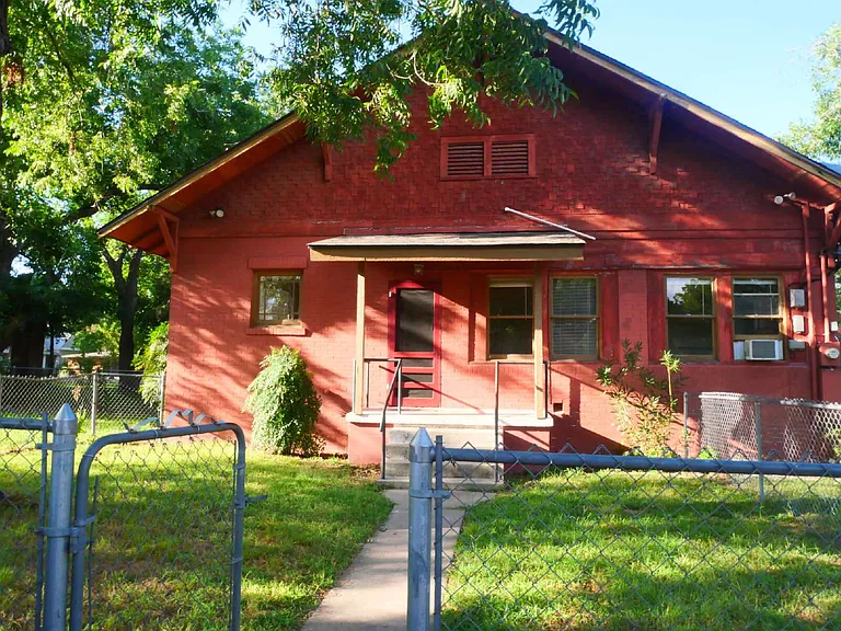 700 N Main St — Photo 22