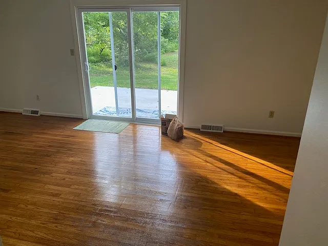 2 bed, 1.5 bath, 1300 sqft, $2,400 — Photo 4