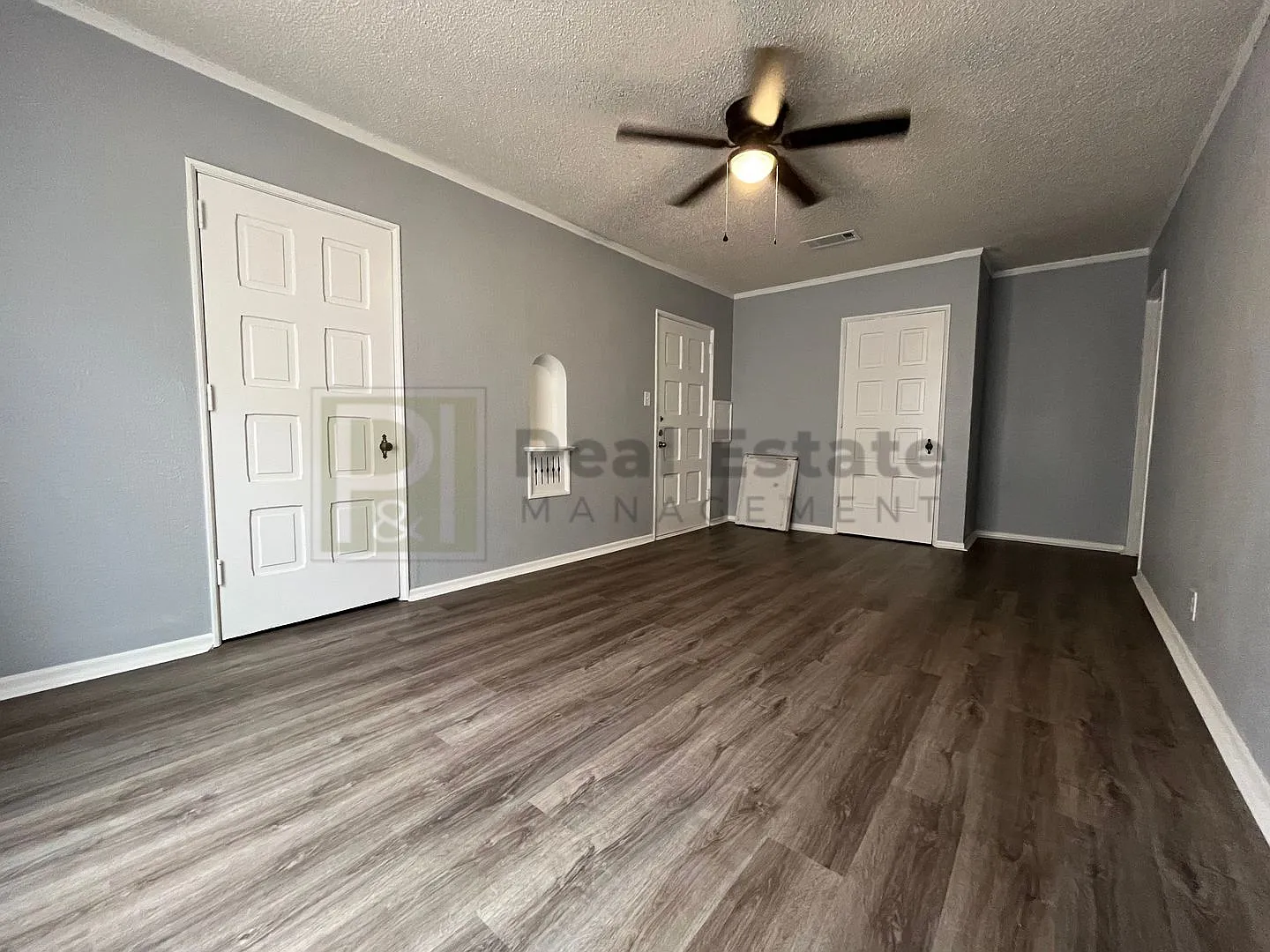 428 South Broadway — Photo 2