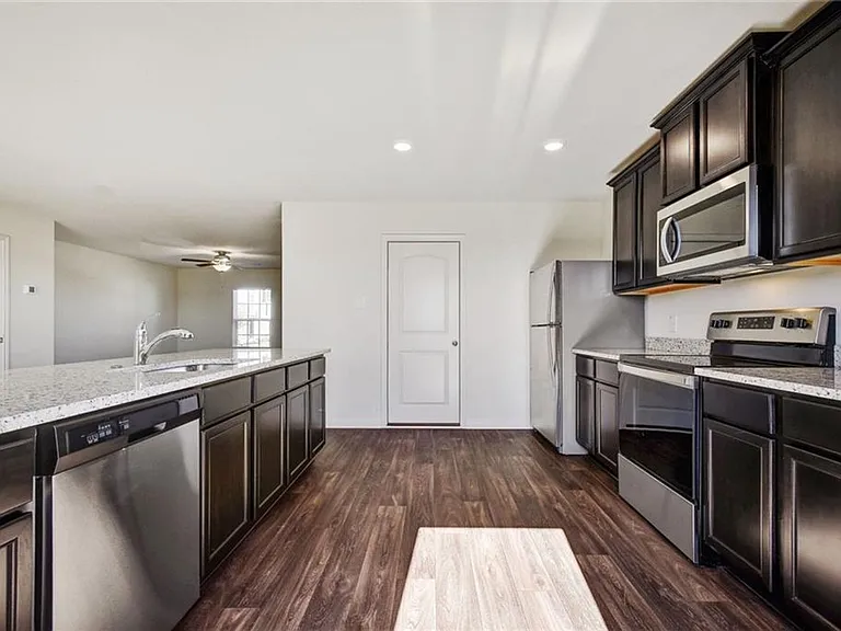 221 Sunnymeade Ln — Photo 4
