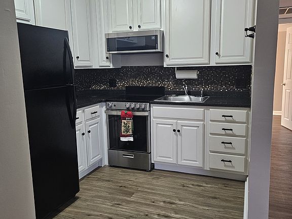 3rd image of 100 S Filbert St APT F1