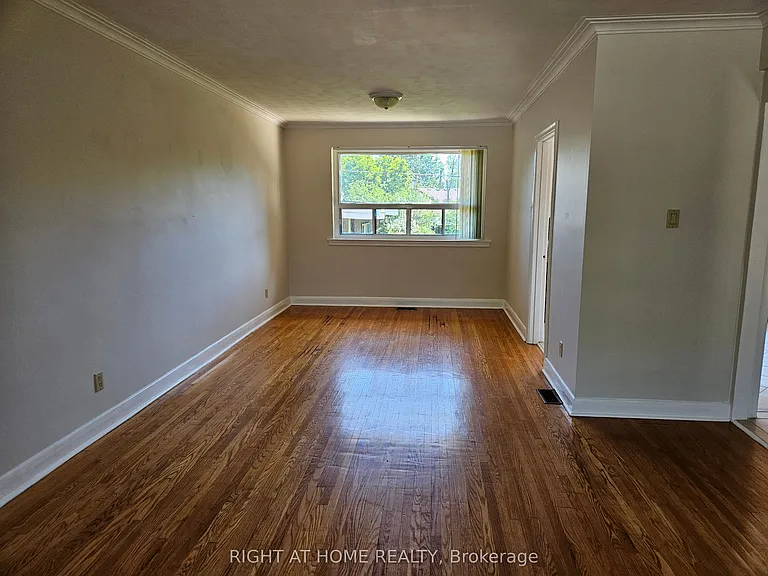 388 Fernleigh Cir S — Photo 2