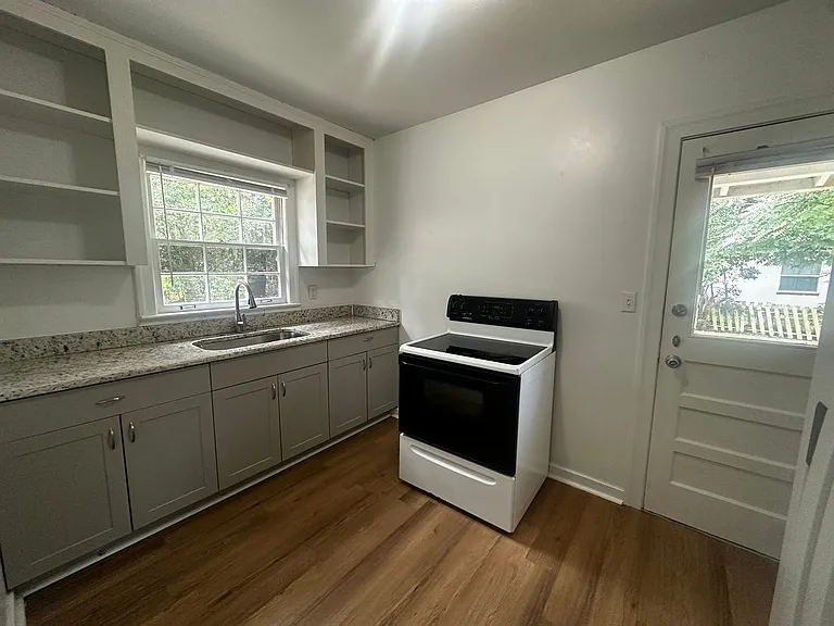 2717 NW 1st Ave — Photo 9